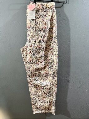 LovLov Floral Straight-Leg Crop Pants in Cream